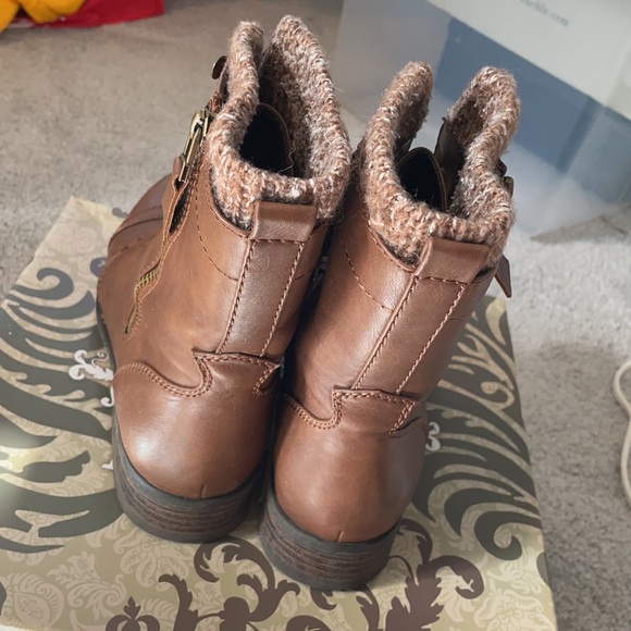 Brown boots - Picture 3 of 7
